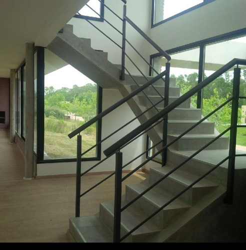 Imagen 7 de 27 de Casa En Venta Ambientes Amplios, 3 Dormitorios + Servicio. 310 M2 + Terreno. Vale La Pena Coordinar Visita!