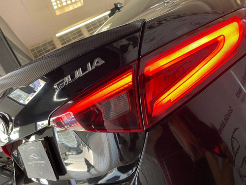 Alfa Romeo Giulia 2.0 Ti At