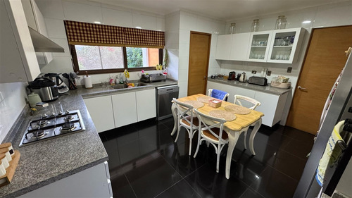 Impecable En Venta De 5 Dorm. En Curicó