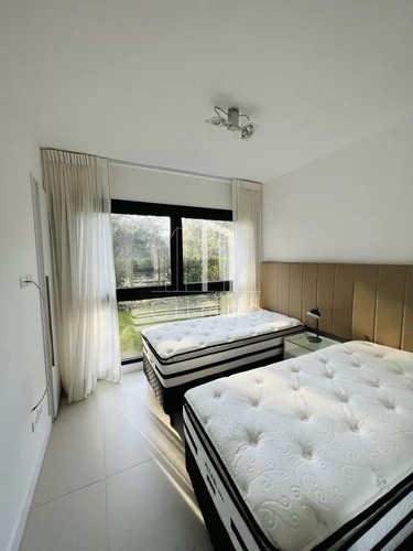 Venta De Apartamento En Crystal View En Complejo Solanas Resort Barrio Privado.