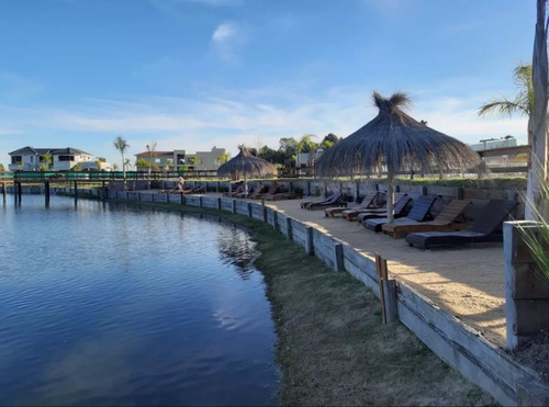 Venta Casa 3 Dormitorios Lagos De Canning Con Cochera
