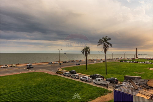 Venta Apto 2 Dorm. C/ Patio Y Garage, Ciudad Vieja