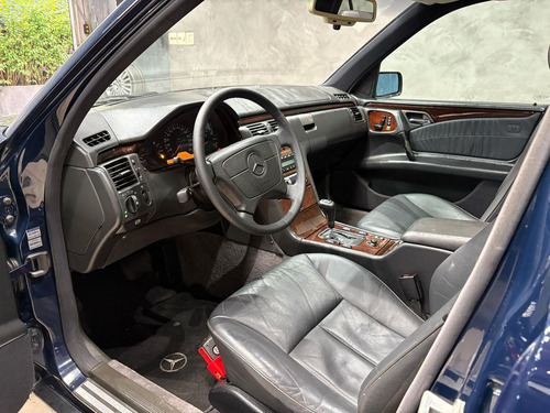 Mercedes-Benz Classe E E 320 Elegance 3.2 4p