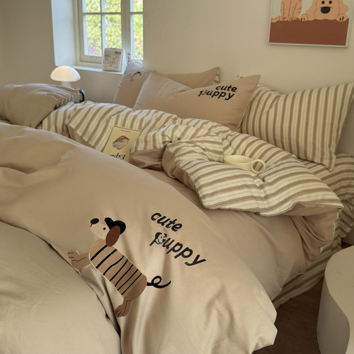 Bonito Juego De Cama De Cuatro Piezas Con Diseño De Perro De
