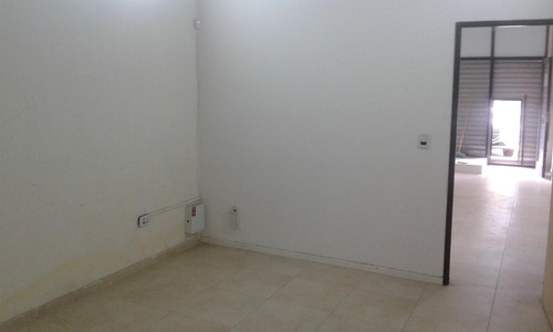 Imagen 8 de 10 de En Venta. Local Centro Comercial Irigoin 1900