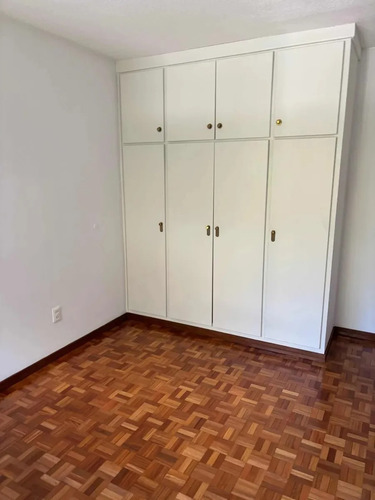 Apartamento En Pocitos De 3 Dormitorios Con 2 Baños, Balcón Y Cochera, Acepta Depósito Bhu!!