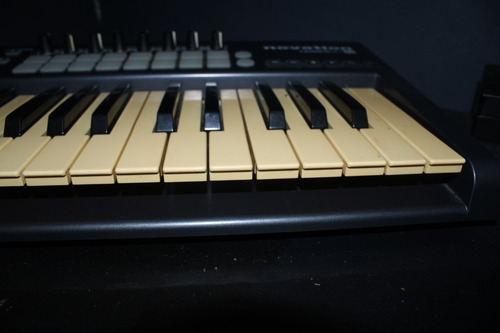 Novation Launchkey 25 (Usado)
