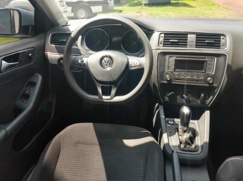 Imagen 7 de 11 de Vw Jetta Trendline 2017 Plata Blanco Garantia