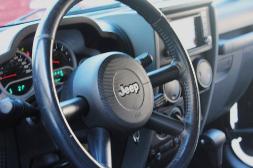 Jeep Wrangler 3.8 Unlimited Sport Aut. 4p - Conversível