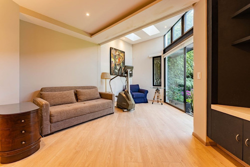 Imagen 19 de 24 de Extraordinaria Casa En Venta Y Renta Con Jardín En Lomas De