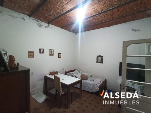 Imagen 2 de 11 de Cerrito 3818 - Casa Pasillo - Centro Oeste