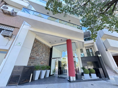Venta Departamento De Tres Dormitorios Con Vista Al Rio, 2 Cocheras, Amenities. Martin, Rosario