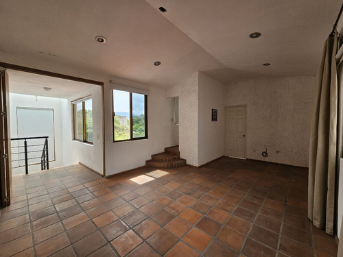 Amplia Residencia En Bugambilias