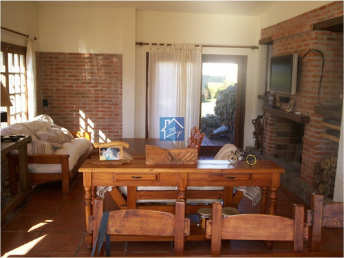 Casa En Punta Del Este, Pinares- Ref: 1077