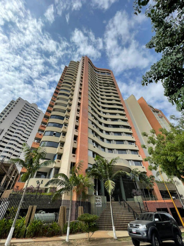 Lucrecia Escorcha Se Vende Apartamento En La Urb, Ls Chimeneas Cód 222234