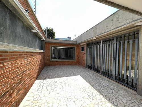 Imagen 14 de 17 de Belkliag Vende Amplia Casa De Lujo, Calle Cerrada En Trigal Valencia