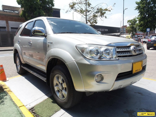 Imagen 3 de 25 de Toyota Fortuner Sr5
