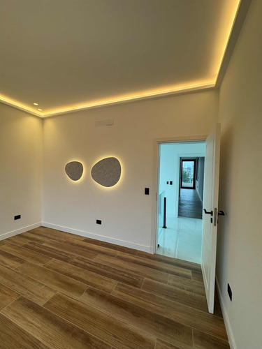 Casa En Venta En Lagoon Pilar (5 Dormitorios, 6 Baños)