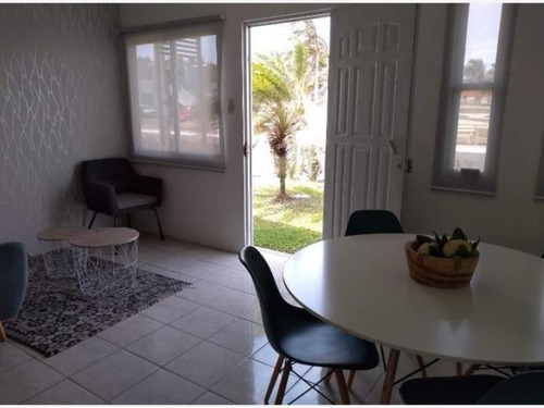 Imagen 2 de 7 de Casa Sola En Venta Lomas De Río Medio Cuatro