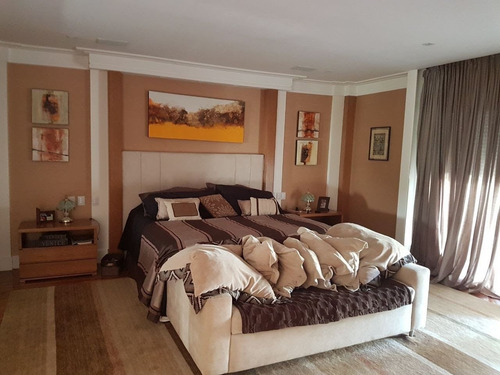 Casa No 18 Do Forte - Venda - 600m2, 5 Dormitorios Sendo 4 Suites, 4 Vagas, Piscina, Sala De Tv Com Home Theater - Cncr0010