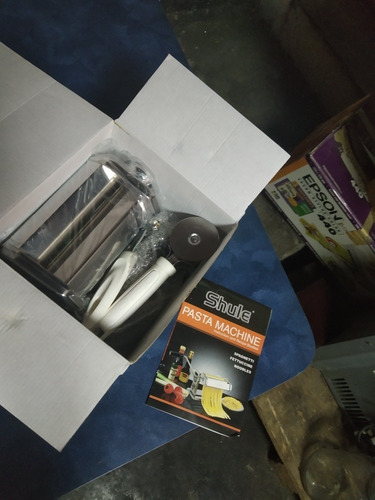 Imagen 3 de 3 de Maquina Shule Machine Para Con Accesorios Hacer Pasta