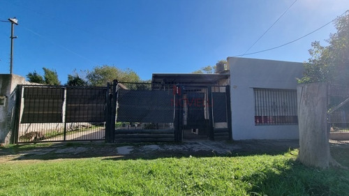 Imagen 1 de 30 de Casa Al Frente Con Prefabricada Al Fondo