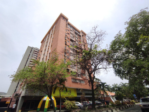 Jip 23-16063. En Venta Hermoso Penthouse De 223 Mts2, 5 Hab, 5 Baños, 1 P/e, Cocina Totalmente Equipada Con Tope De Granito, Pozo Propio, Planta Eléctrica. En La Urb. Andres Bello. Maracay. Araguad