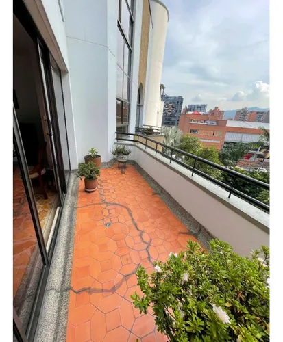 Vendo Exclusivo Y Acogedor Apartamento Duplex En Laureles,medellin.