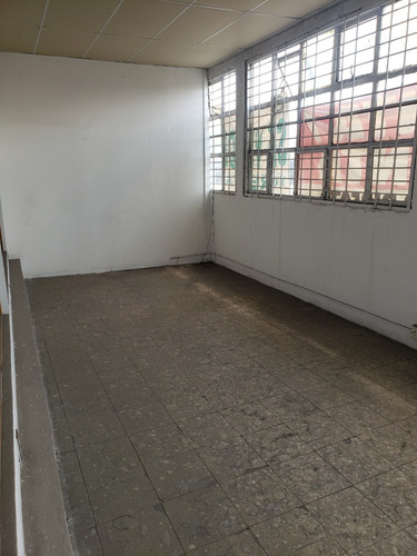Imagen 10 de 14 de Venta De Bodega Sobre Rio Consulado