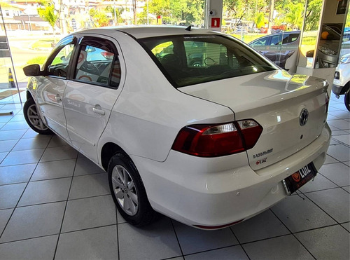 Imagem 4 de 9 de Volkswagen Voyage 1.6 Mi 8v Flex 4p Manual