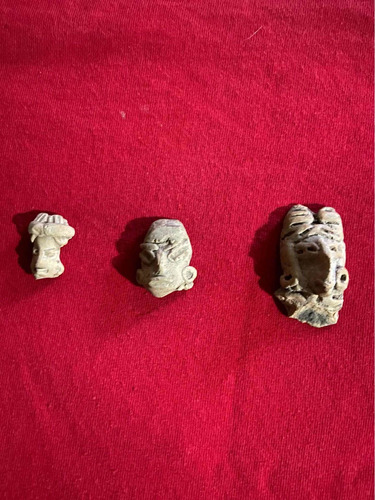 Piezas Y Figuras Arqueológicas Antiguas