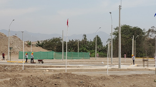 Alquilo Local Comercial Industrial 520m2 Urb. Santa Paula Ubicado Frente A Los Portales A Minutos Del Ovalo De Puente Piedra - Taller, Depósito, Industria Cancha De Fútbol Cochera