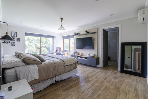 Casa En Venta De 5 Dorm En Suit. En Lo Barnechea!!