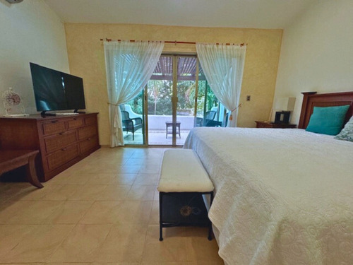 Casa Con Alberca Y Jacuzzi, En Residencial Privado, Venta Playa Del Carmen.