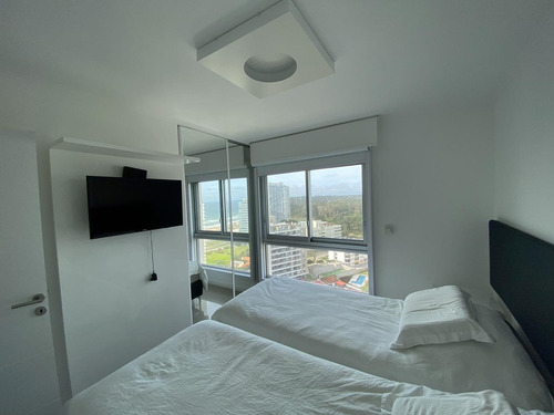 Imagen 16 de 30 de Wind Tower Parada 7 De La Brava, Punta Del Este. Espectacular Apartamento En Piso Alto Equipado.
