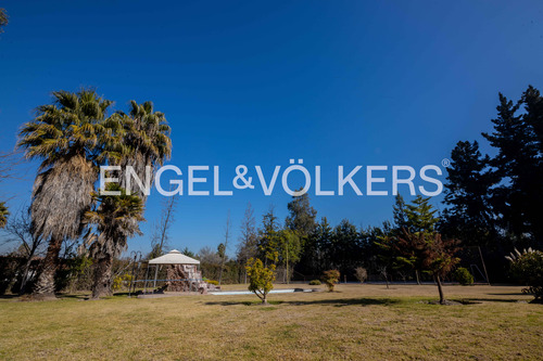 Casa Chilena Con Cancha De Tenis En Lonquén Norte