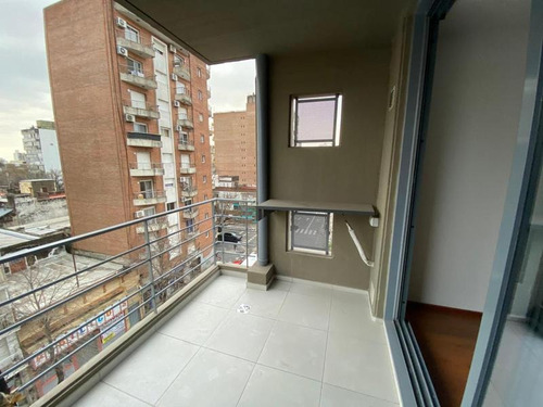 Venta- A Estrenar- Monoambiente Divisible De 43 M2- Piscina- Laundry -macrocentro-medicina