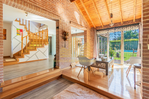 Excelente Casa 4 Ambientes + Playroom En Solares Del Talar C/ Piscina - Galeria - Parrilla - Lavadero - Riego - Ubicación Central