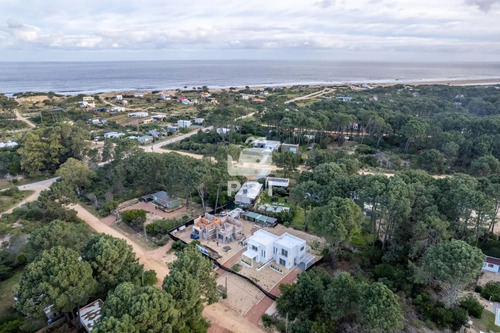 Casa 2 Dormitorios En Chihuahua, Punta Ballena - Ref : Pbi2378