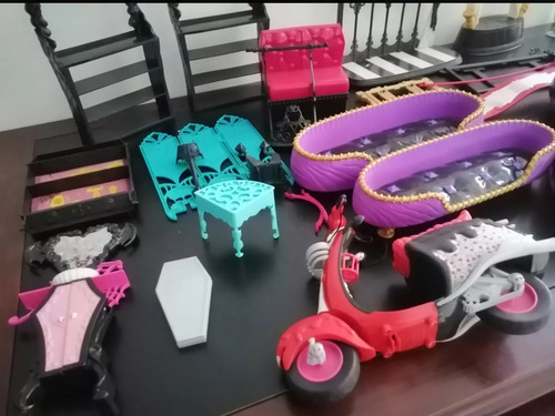 Monster High Draculaura Set Carro Circo Moto Cama Lagoona (Usado)