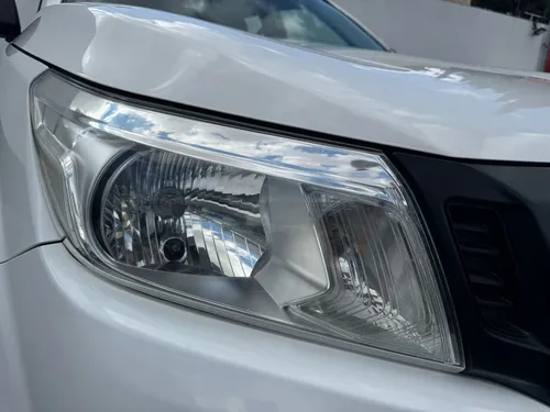 Nissan Np300 2020
