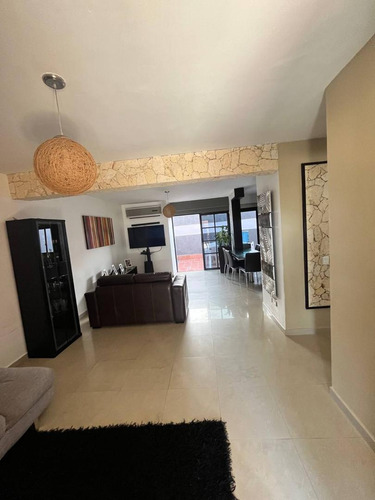 En Venta Town House Mañongo Res. Las Trinitarias (lp)
