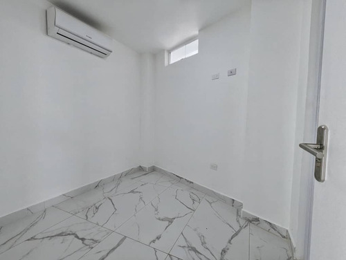 Espectacular Casa Ubicada En Una De Las Mejores Zonas De Valencia, Urb. El Parral