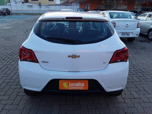 Imagem 3 de 10 de Chevrolet Onix 1.0 Mpfi Lt 8v Flex 4p Manual
