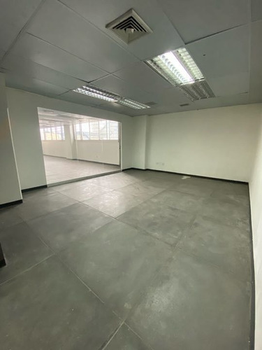 Imagen 5 de 10 de Vendo/alquilo Oficina 331m2 Los Ruices 0932