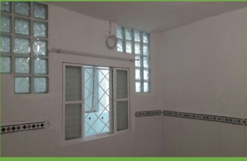 3 Comodos Joaniza (esquina Caixa) Aluguel + Água+luz: R$ 750