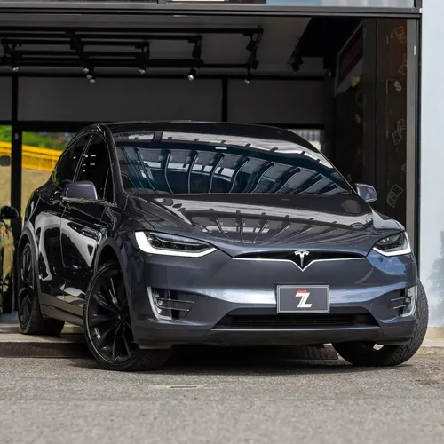 Tesla Model X 2021