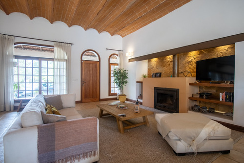 Venta Casa 4 Dormitorios Con Jardín Y Piscina En Punta Del Este