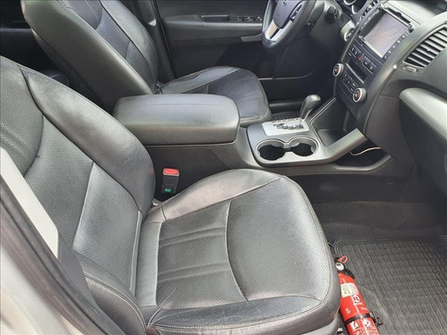 Imagem 6 de 14 de Kia Sorento 2.4 Ex2 4x2 16v 7 Lugares