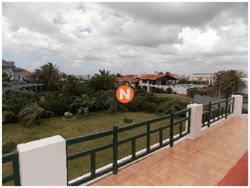 Casa En Venta Y Alquiler, Peninsula, Punta Del Este, 5 Dormitorios.- Ref: 209998